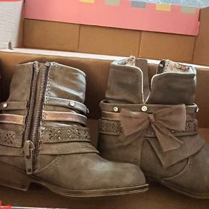 Little girl boots